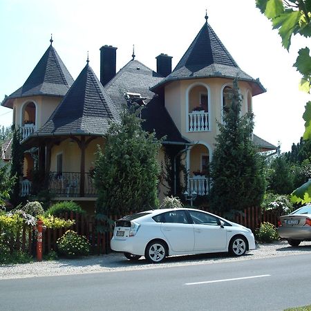 Hotel Ilona Kis Kastély Panzió à Keszthely Extérieur photo