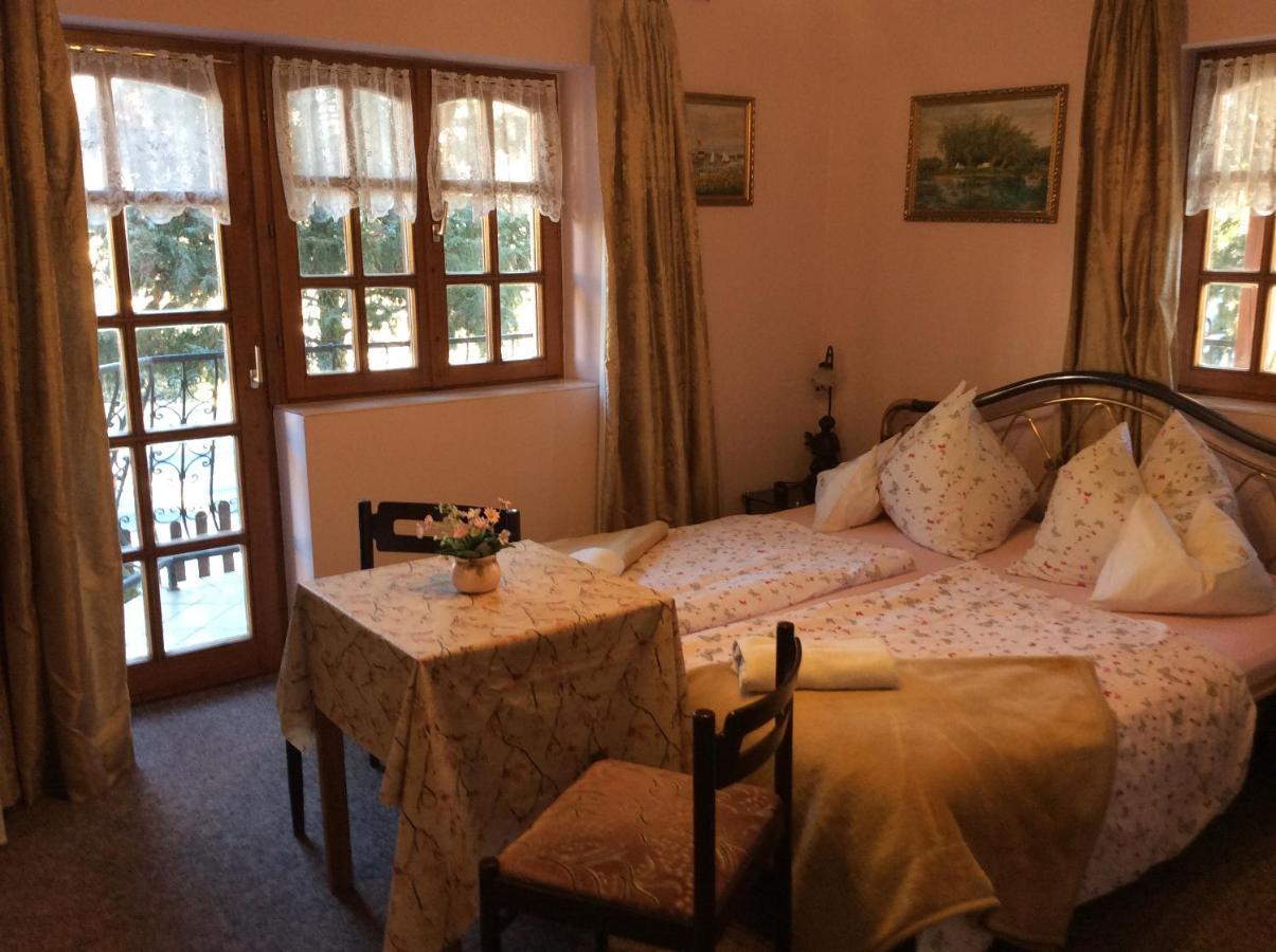 Hotel Ilona Kis Kastély Panzió à Keszthely Extérieur photo
