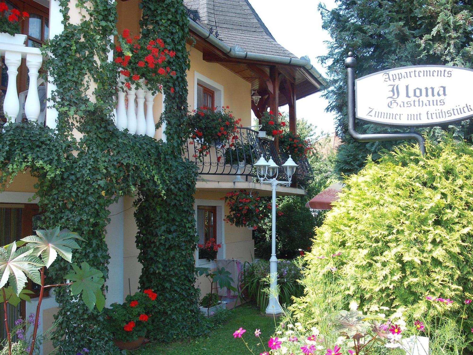 Hotel Ilona Kis Kastély Panzió à Keszthely Extérieur photo