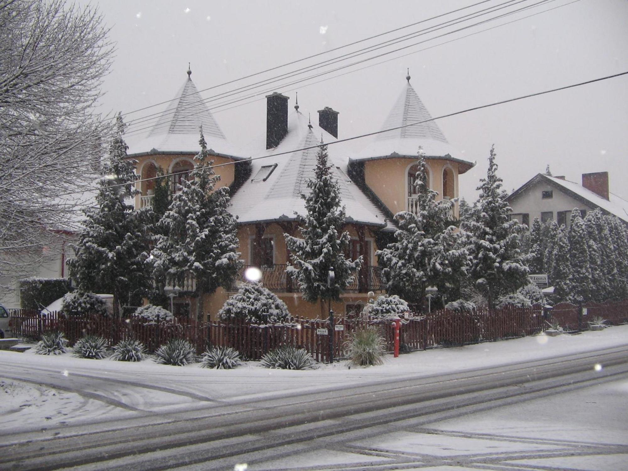 Hotel Ilona Kis Kastély Panzió à Keszthely Extérieur photo