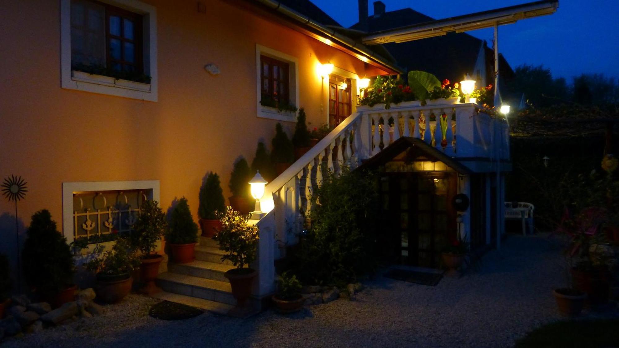Hotel Ilona Kis Kastély Panzió à Keszthely Extérieur photo
