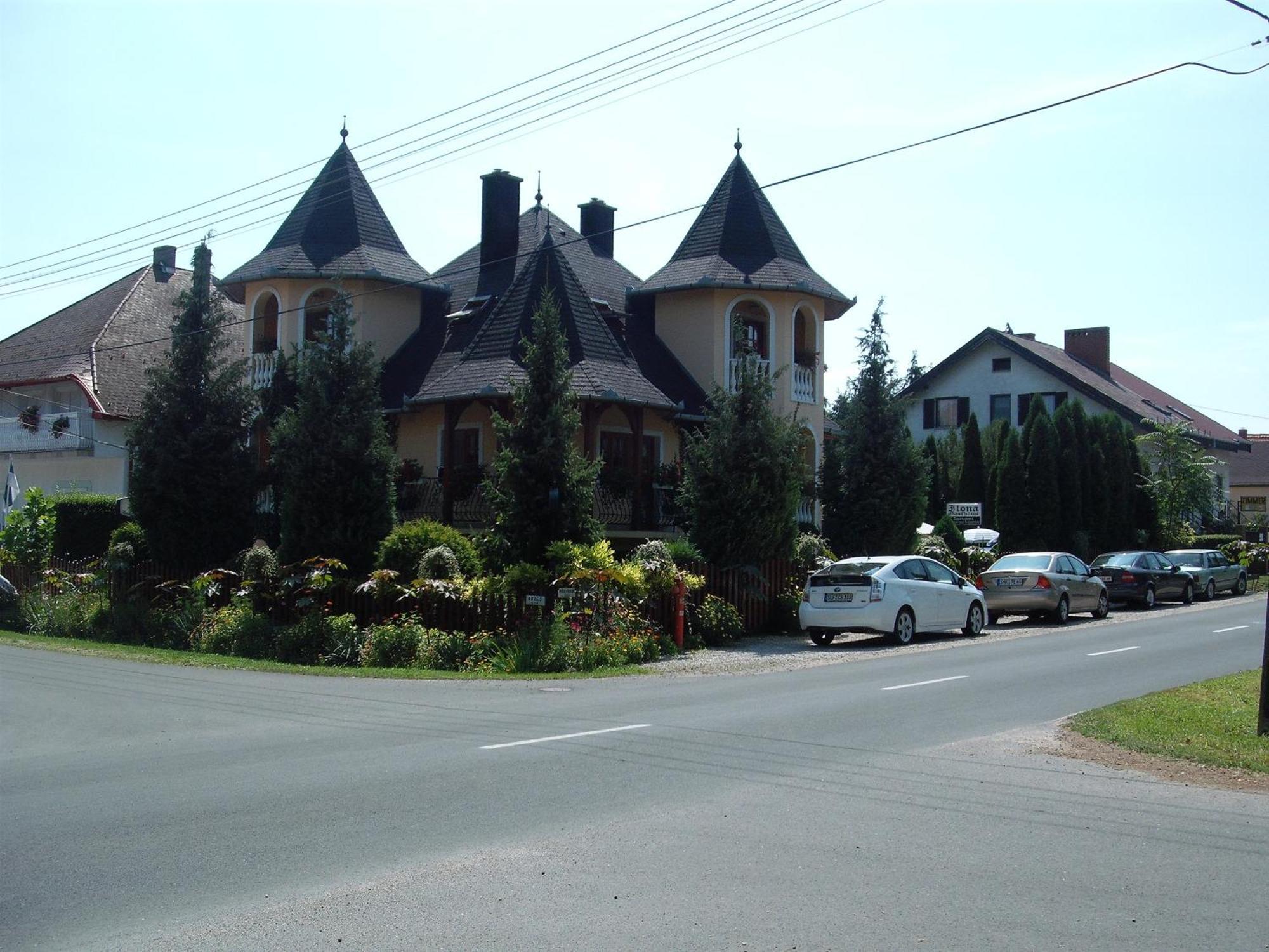 Hotel Ilona Kis Kastély Panzió à Keszthely Extérieur photo