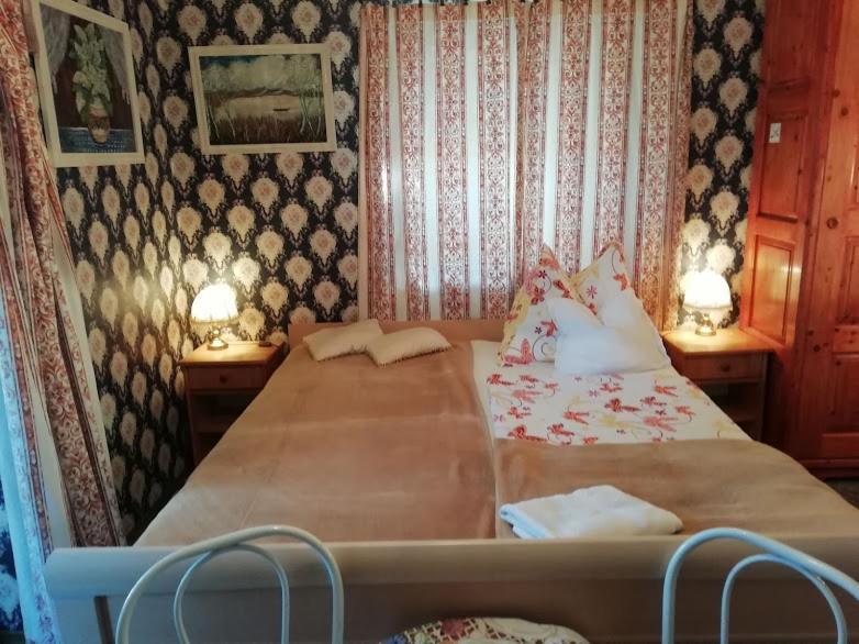 Hotel Ilona Kis Kastély Panzió à Keszthely Extérieur photo